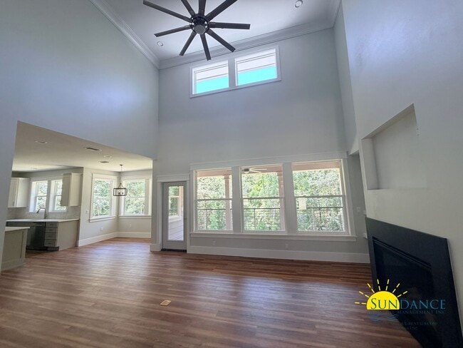 5870 Saratoga Dr