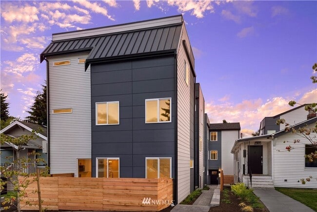 Building Photo - CLICK "REQUEST A TOUR" NOW! Rental