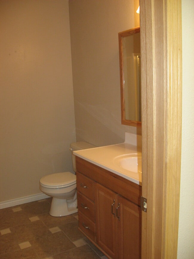 Hall Bath - 930 N King St Unit 2