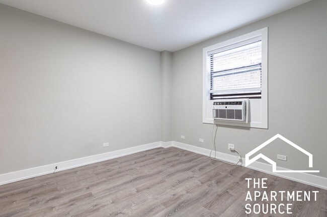 Building Photo - 515 W Belmont Ave Unit 5L