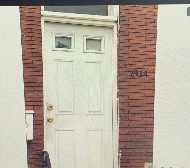 Building Photo - Rowhome