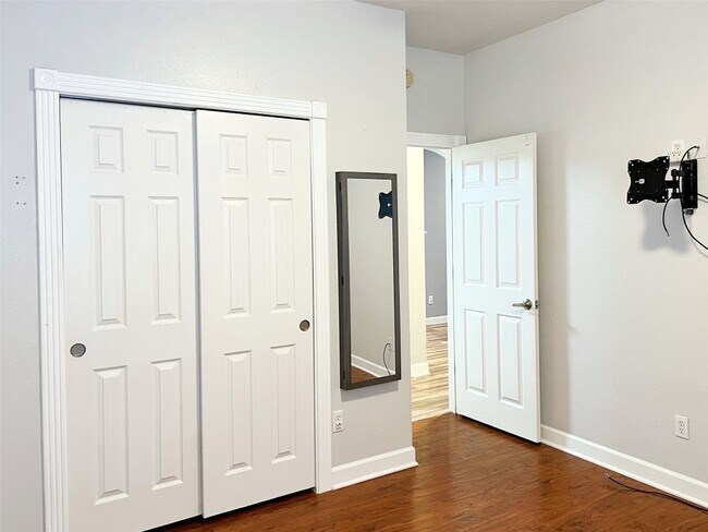 Photo - 402 Wiley St