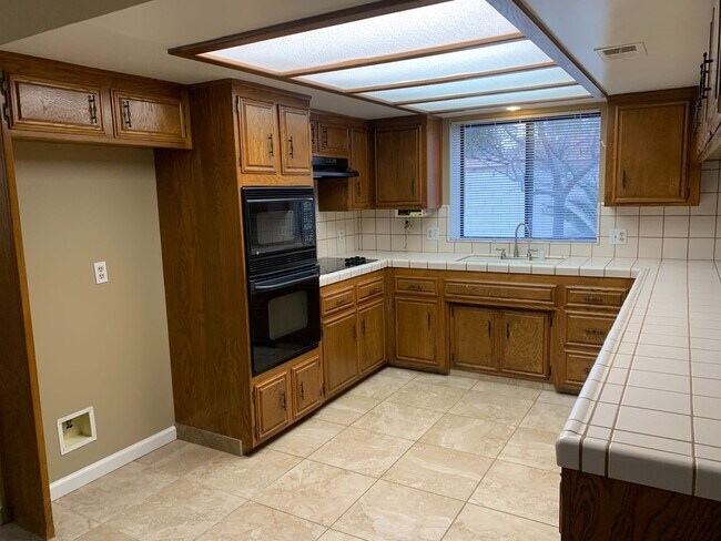 Photo - NW Bakersfield home with a pool!