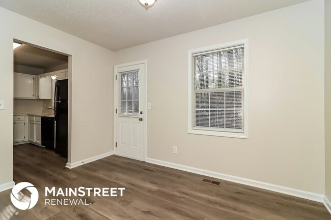 Photo - 211 Hampton Dr