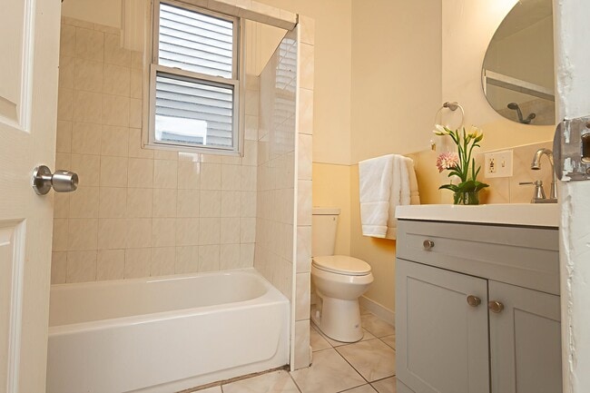 Photo - 187 Clerk St