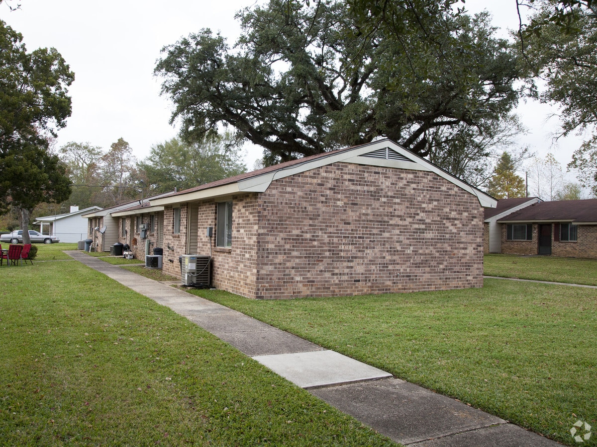 Photo - Village Oaks Apartments