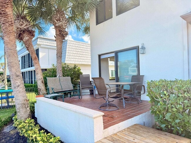 Photo - 1005 Russell Dr