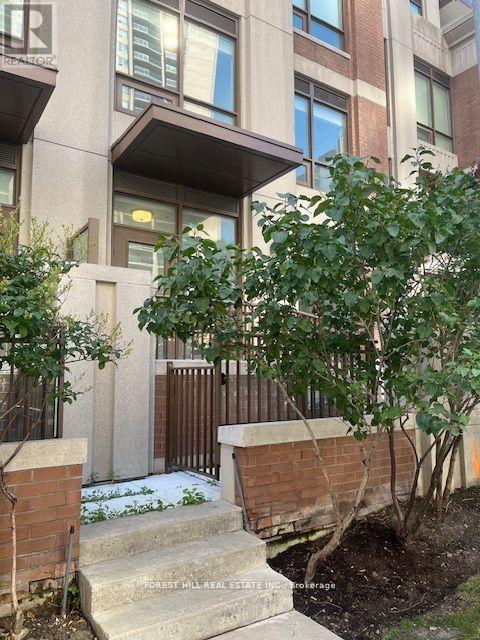 Photo - 310 Tweedsmuir Ave