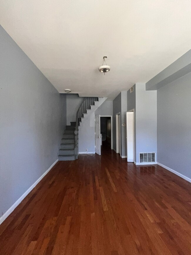 Photo - 62 Van Reypen St