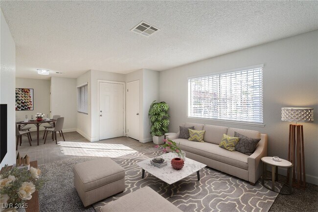 Photo - 832 Mantis Way