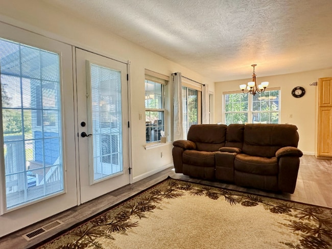 Photo - 12 River Falls Dr