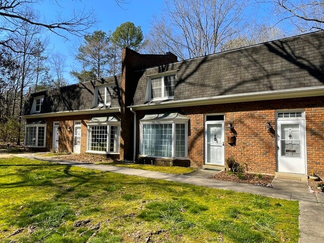 Photo - Beautiful Banbury...Lovely 2 bedroom off E...