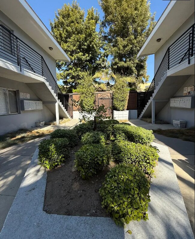 2727 Abbot Kinney Apartments, Venice CA