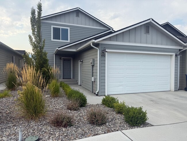 Building Photo - 3 Bedroom. 2.5 Bath House. Fenced Yard w/ ...