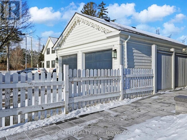 Photo - 16 Schoolbridge St