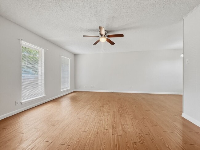 Photo - 3402 S Oak Dr Unit B