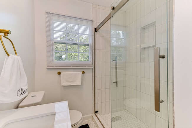 Photo - 2701 Oakland Ave