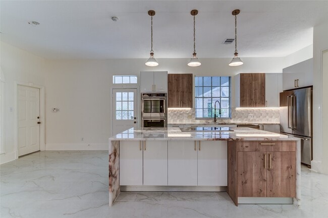 Photo - 90 Heathrow Ln