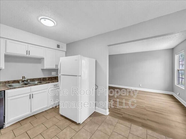 Photo - 2000 Chateau Dr