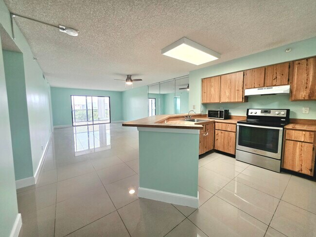 Photo - 2112 S Cypress Bend Dr Unit 707
