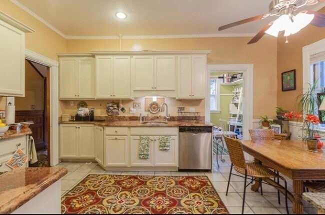 Building Photo - 19 University Rd Unit 1 Rental