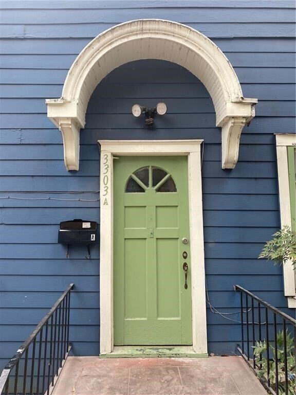 Building Photo - 3303 Duval St Rental