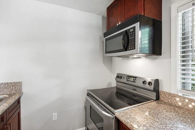 Photo - 1268 Eastland Rd SE