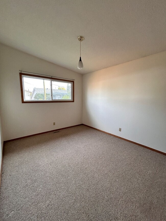 Photo - 4 Bed 2 Bath Unit in Olds, AB Unit A