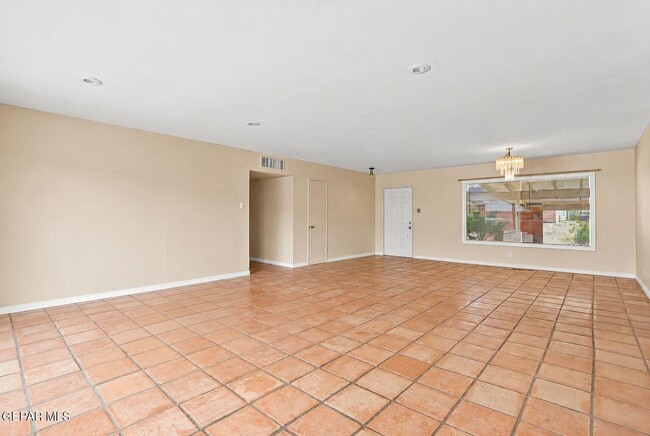 Photo - 4233 Hampshire Ln
