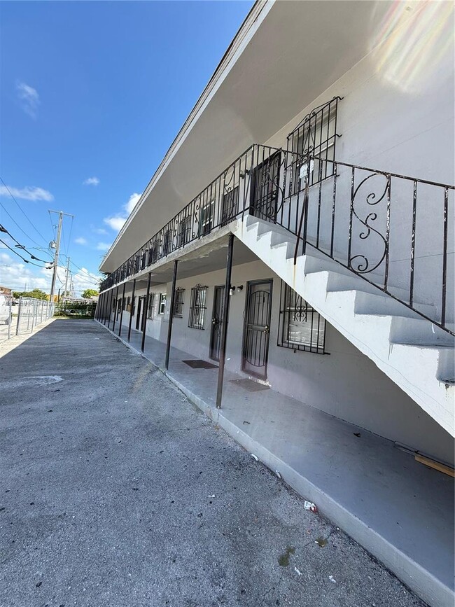 Building Photo - 6901 NW 8th Ave Unit 12 Rental