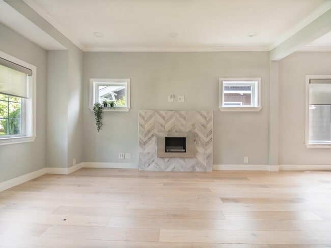 Photo - 1435 Edgehill Dr