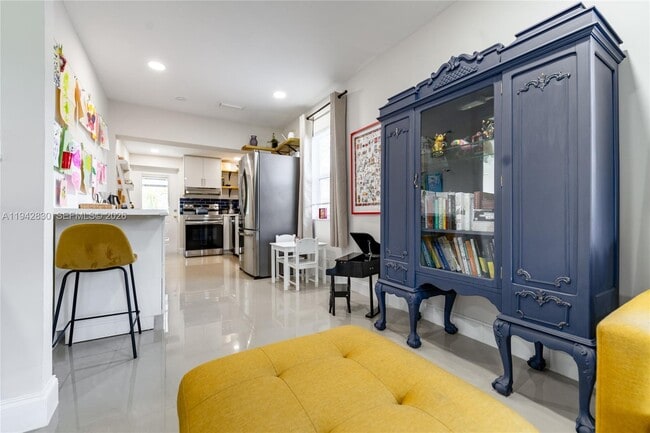 Photo - 320 S 28th Ave