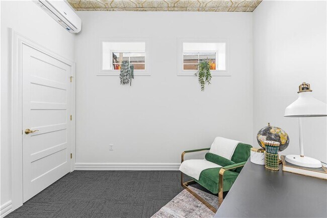 Photo - 905 N Main St