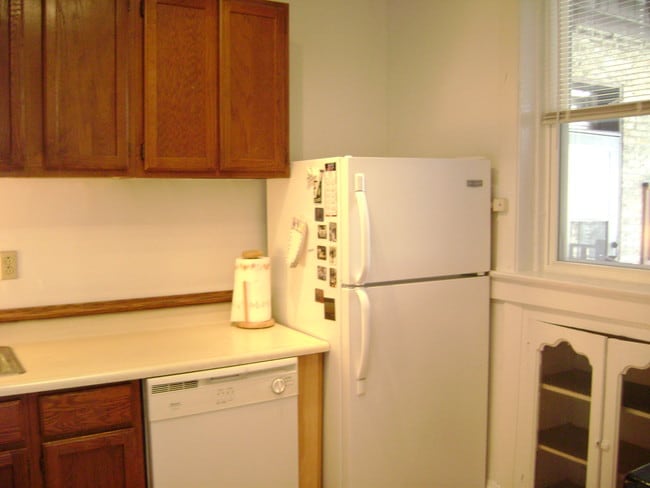 Kitchen - 3700 N Wilton Ave