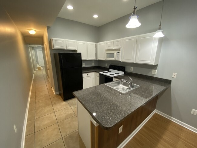 Photo - 1600 Light St