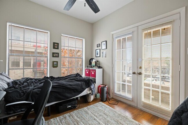Building Photo - 2216 San Gabriel St Unit 201