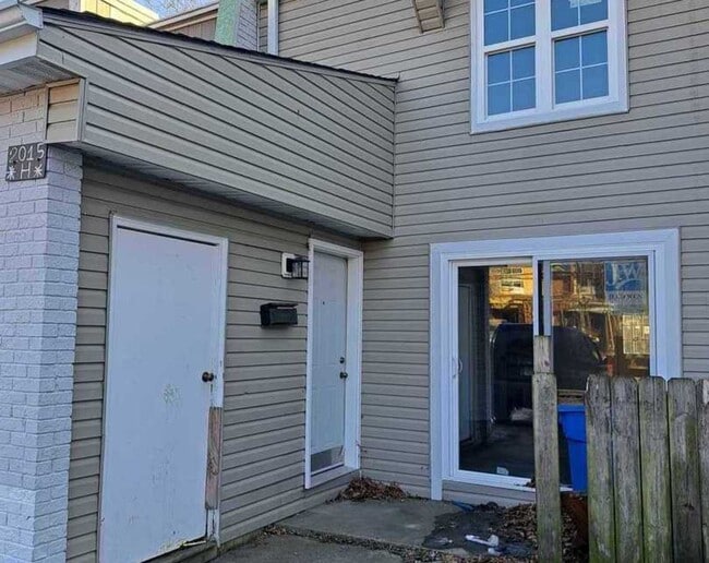 Building Photo - 2015 Berkshire Cir