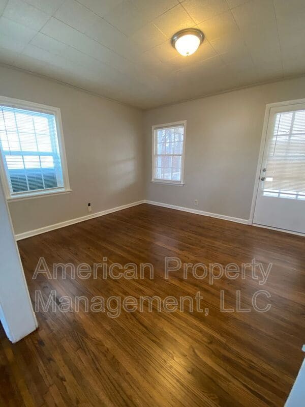 Photo - P2-1Q- 2808 E. 1st Pl.