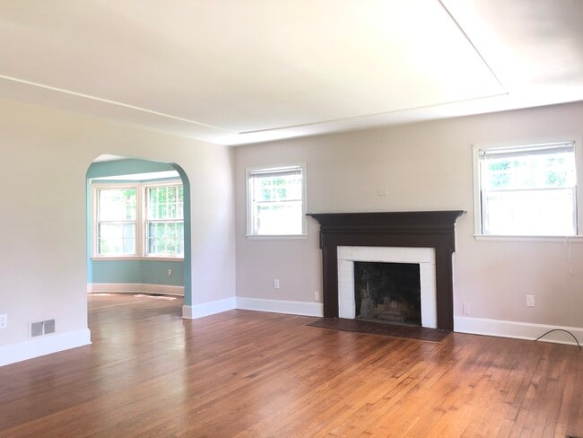 Photo - 307 S Cherokee St