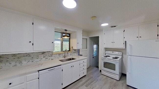 Photo - 2985 Reed St