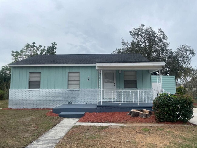 Building Photo - 4-Bedroom and 2-Bathroom