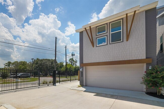 862 Paul Quinn St