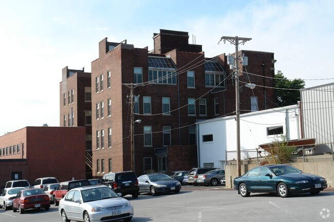 Photo - Fifth Avenue Apartments