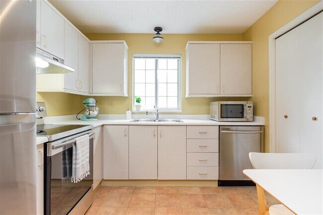 Photo - 735 W 15th Ave