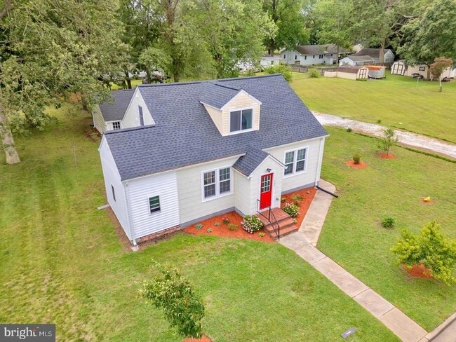 Photo - 202 Oak St