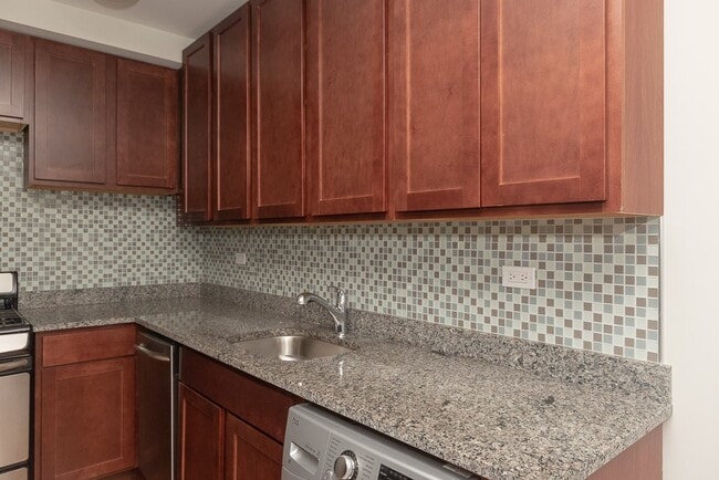 Photo - 564 W Arlington Pl Unit A02W