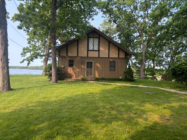 Building Photo - 646 Island Rental