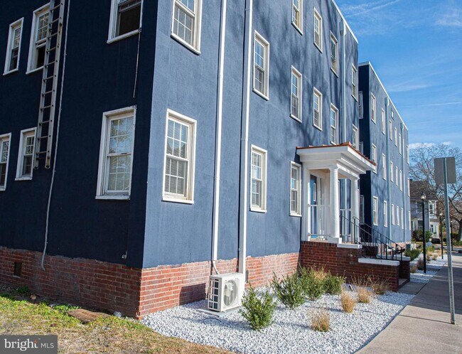 Photo - 308 N Division St Unidad 16