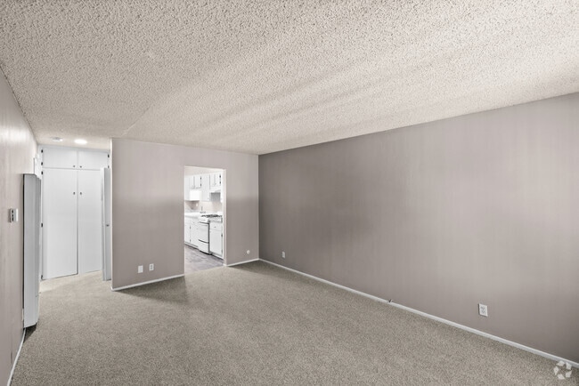 1BR, 1BA - 610SF - Living room - Reseda Village Green