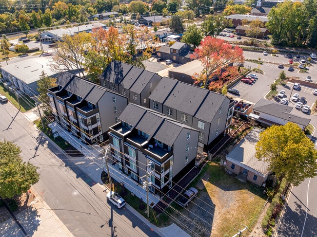 Photo - 423 Devender Ln
